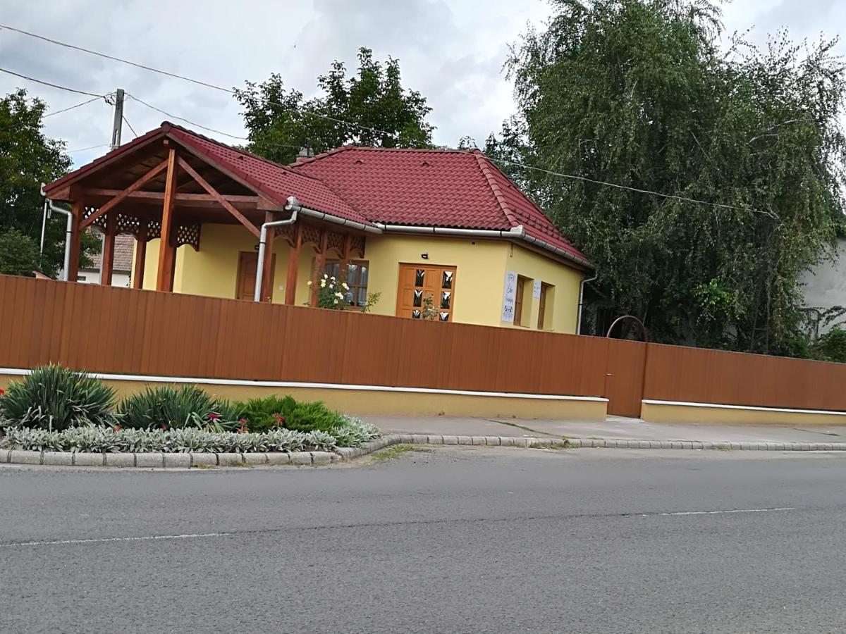 KisnánaEden Vendeghaz公寓 外观 照片