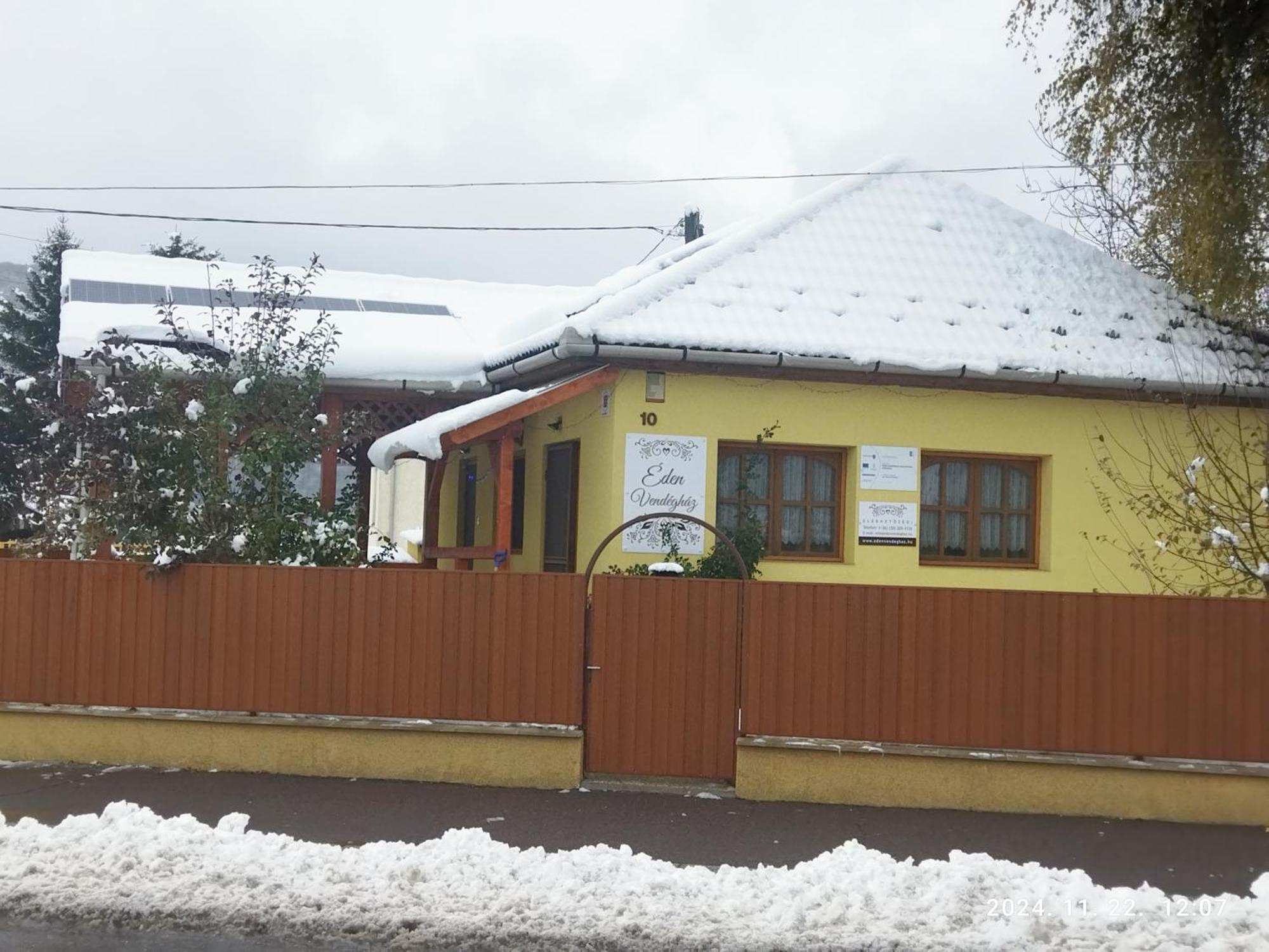 KisnánaEden Vendeghaz公寓 外观 照片